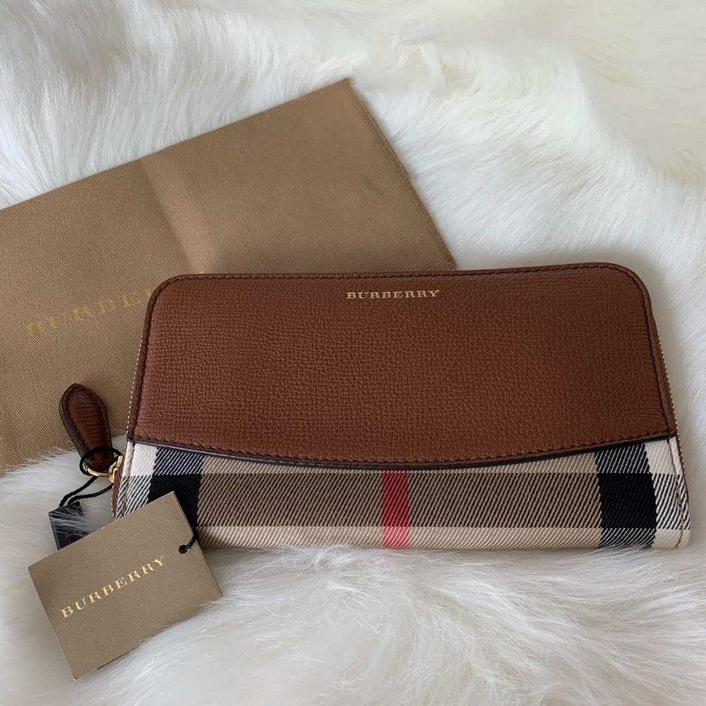 NWT Burberry Elmore Wallet